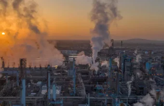An aerial view shows Marathon Petroleum Corporation's Los Angeles refinery on April 22, 2020. (Photo: David McNew/Getty Images)
